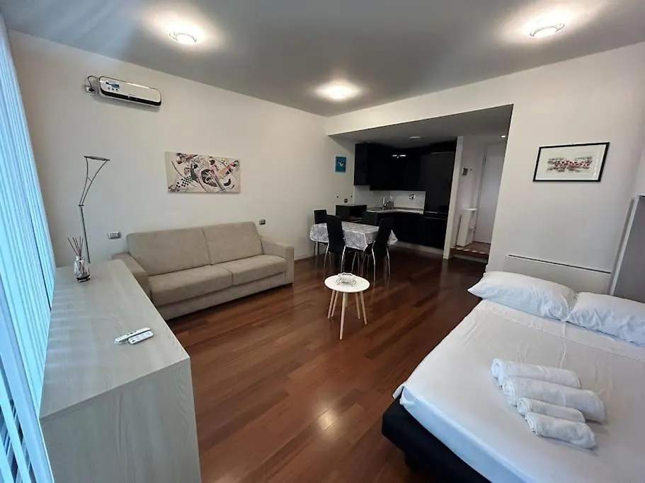 Apartment Withparking & Self Checkin Florença 0*,