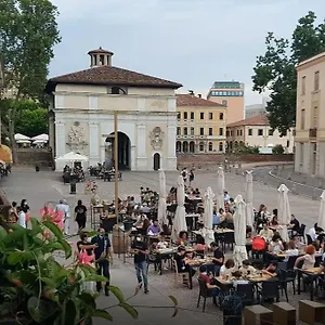 https://elegante-alloggio-in-casa-storica-borgo-portello.hotelinveneto.com